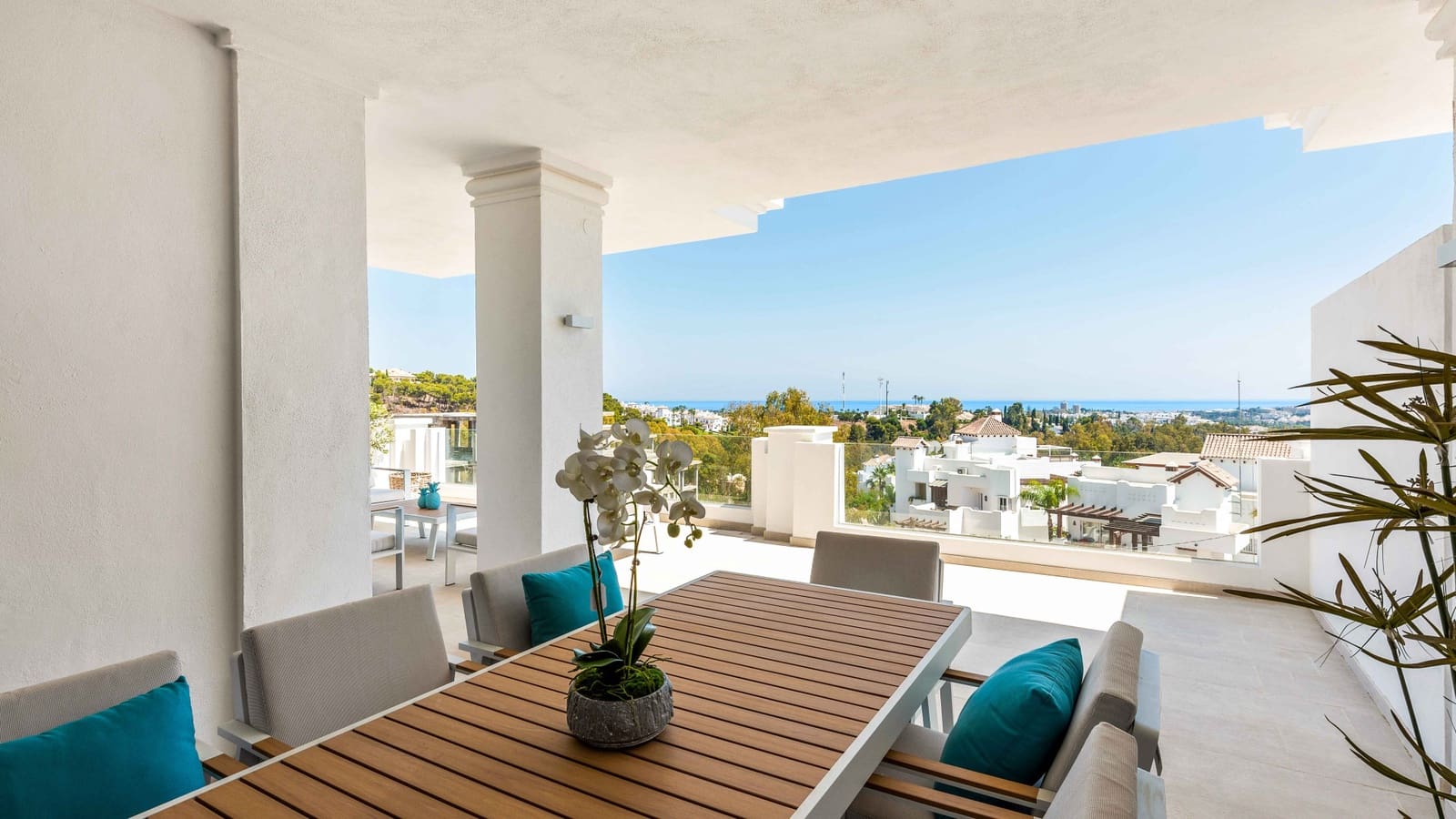 Apartamento de 2 habitaciones en Marbella en venta con piscina garaje - 695.000 € (Ref: 10001813)