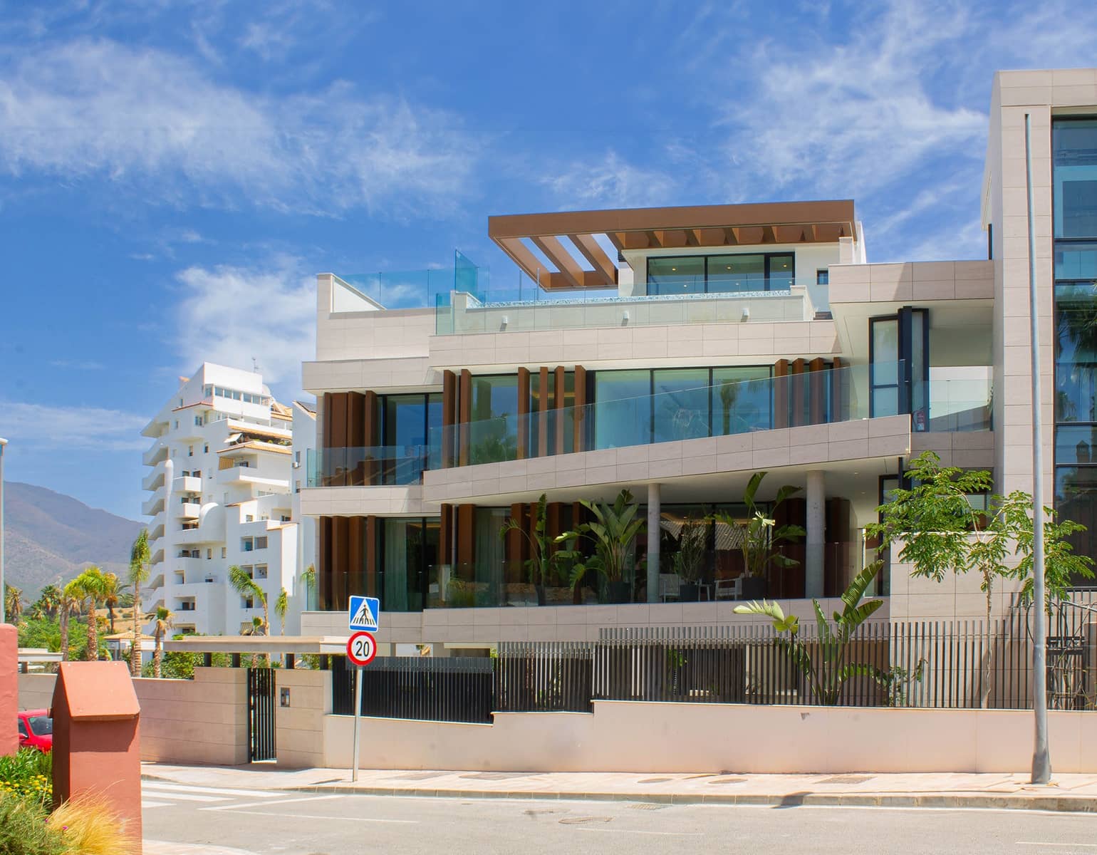 3 slaapkamer Appartement te koop in Estepona met zwembad garage - € 1.280.000 (Ref: 10001815)