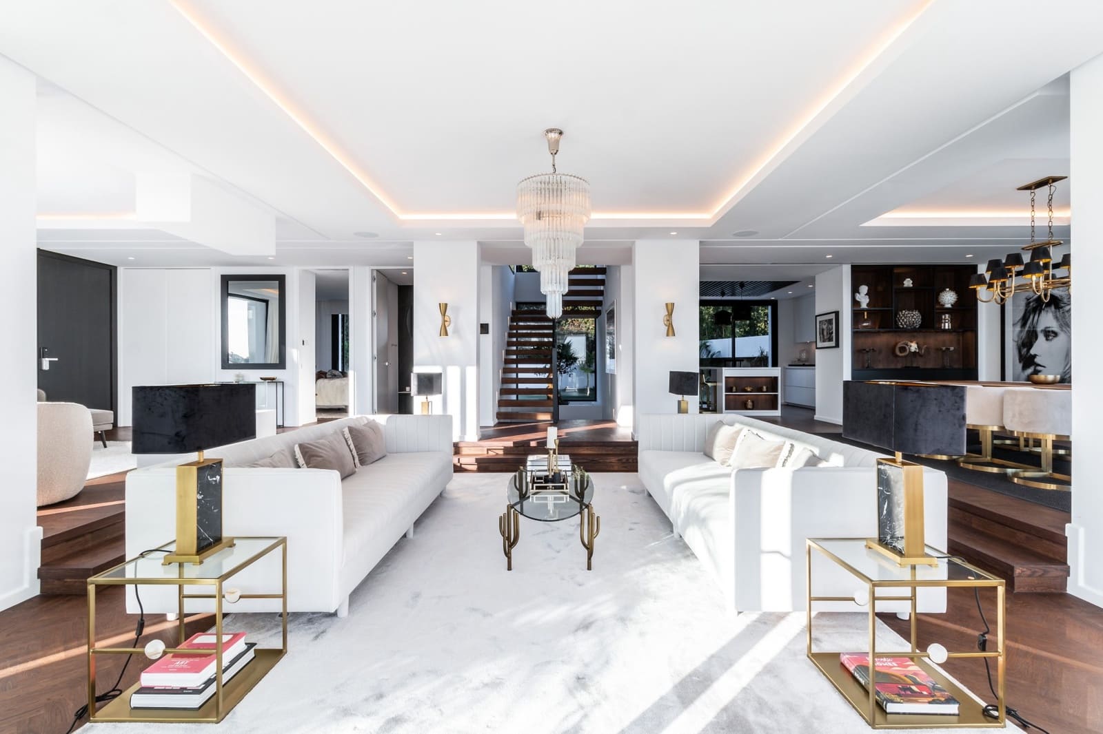 5 soverom Villa til salgs i Nueva Andalucia med svømmebasseng garasje - € 3 995 000 (Ref: 10001820)