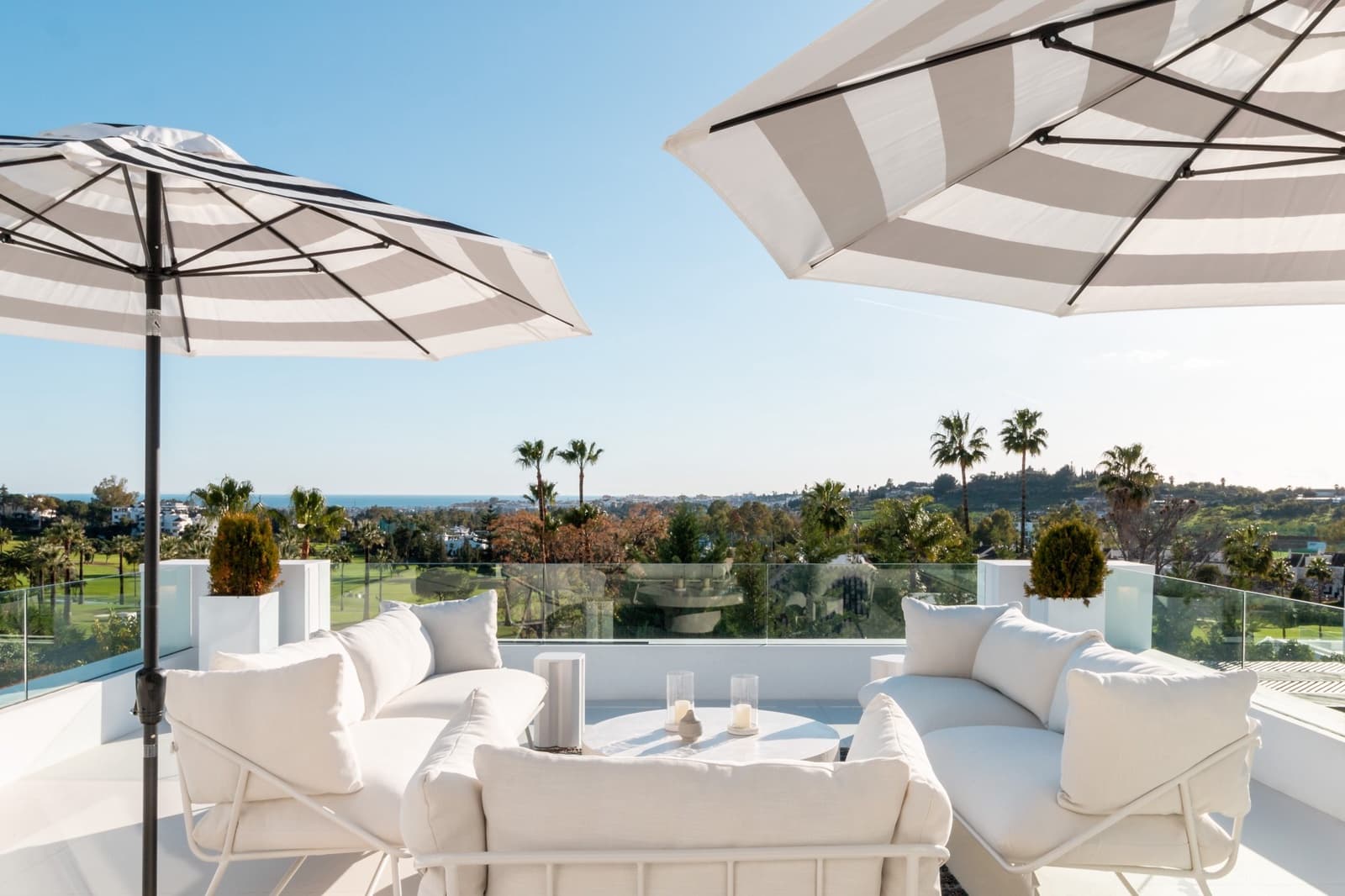 5 soverom Villa til salgs i Nueva Andalucia med svømmebasseng garasje - € 3 995 000 (Ref: 10001820)