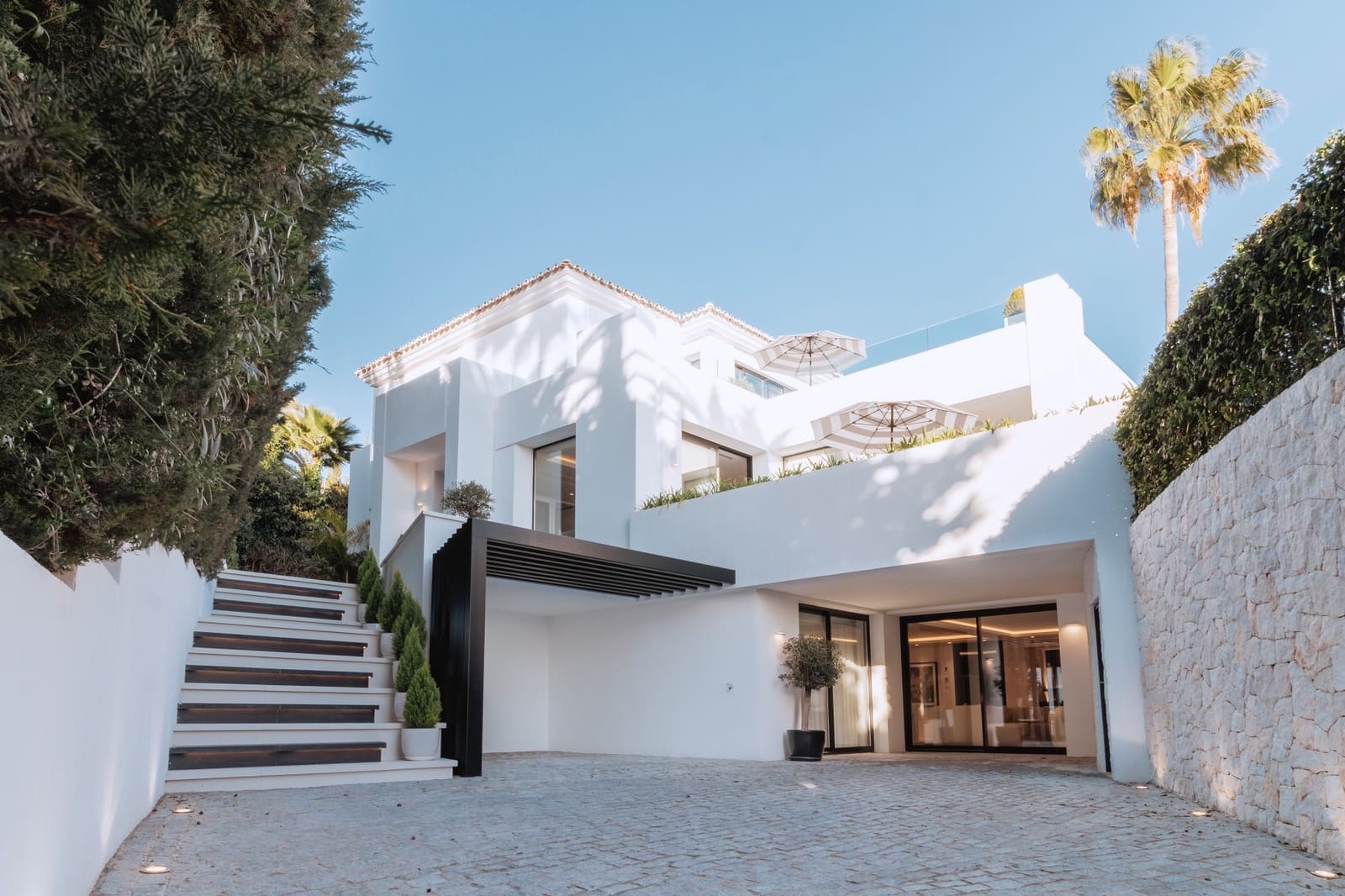5 soverom Villa til salgs i Nueva Andalucia med svømmebasseng garasje - € 3 995 000 (Ref: 10001820)