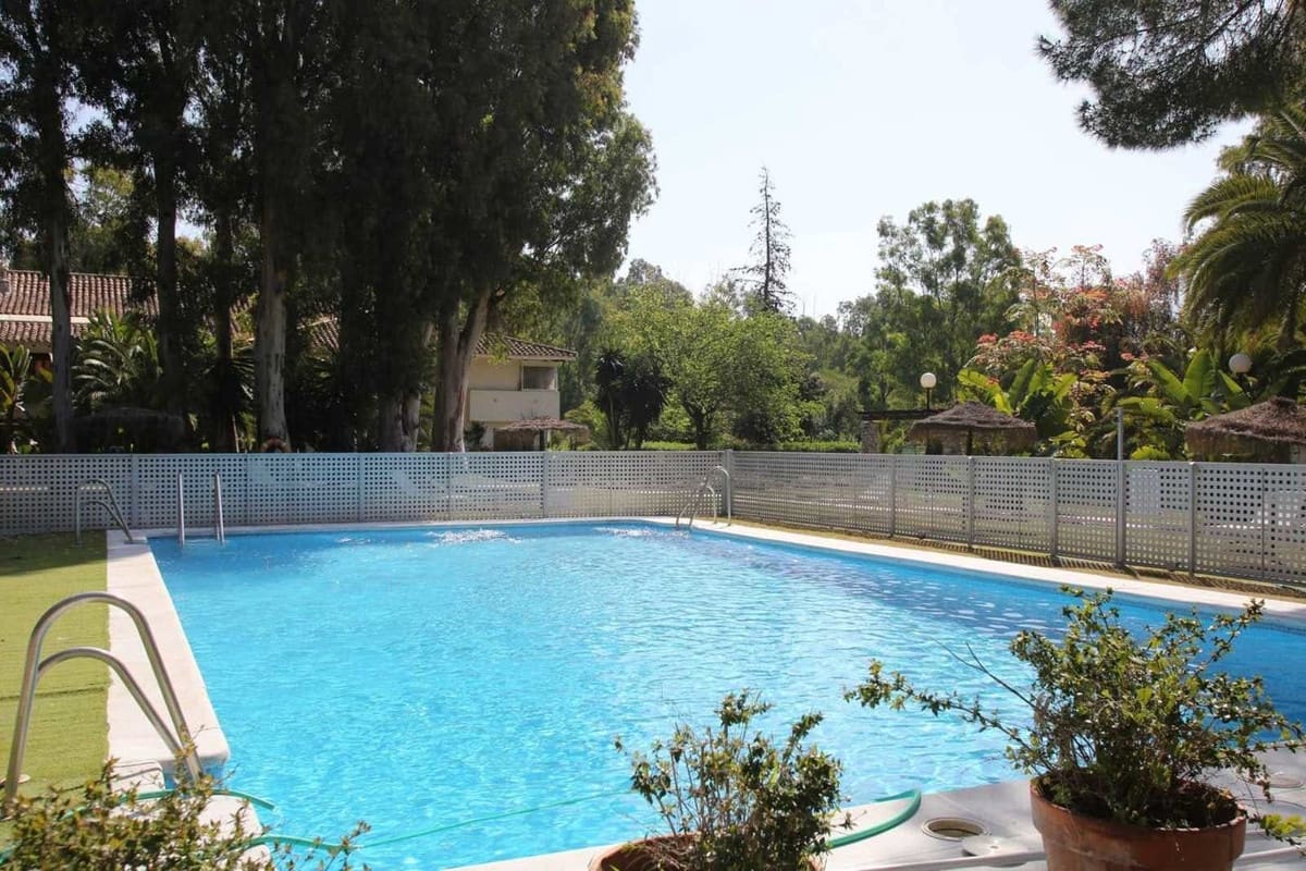 2 quarto Apartamento para venda em Puerto Banus com piscina - 475 000 € (Ref: 10001823)