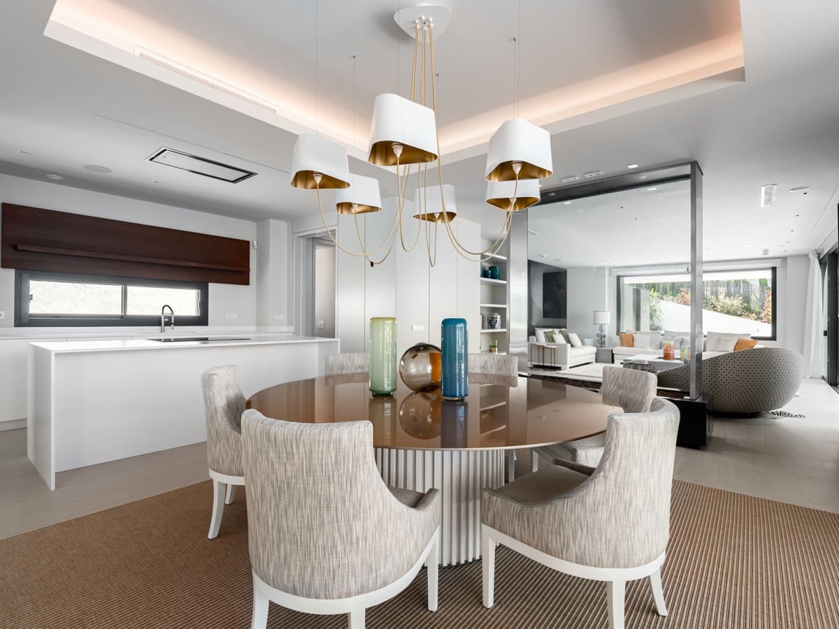 5 slaapkamer Villa te koop in Nueva Andalucia met zwembad garage - € 3.500.000 (Ref: 10001824)