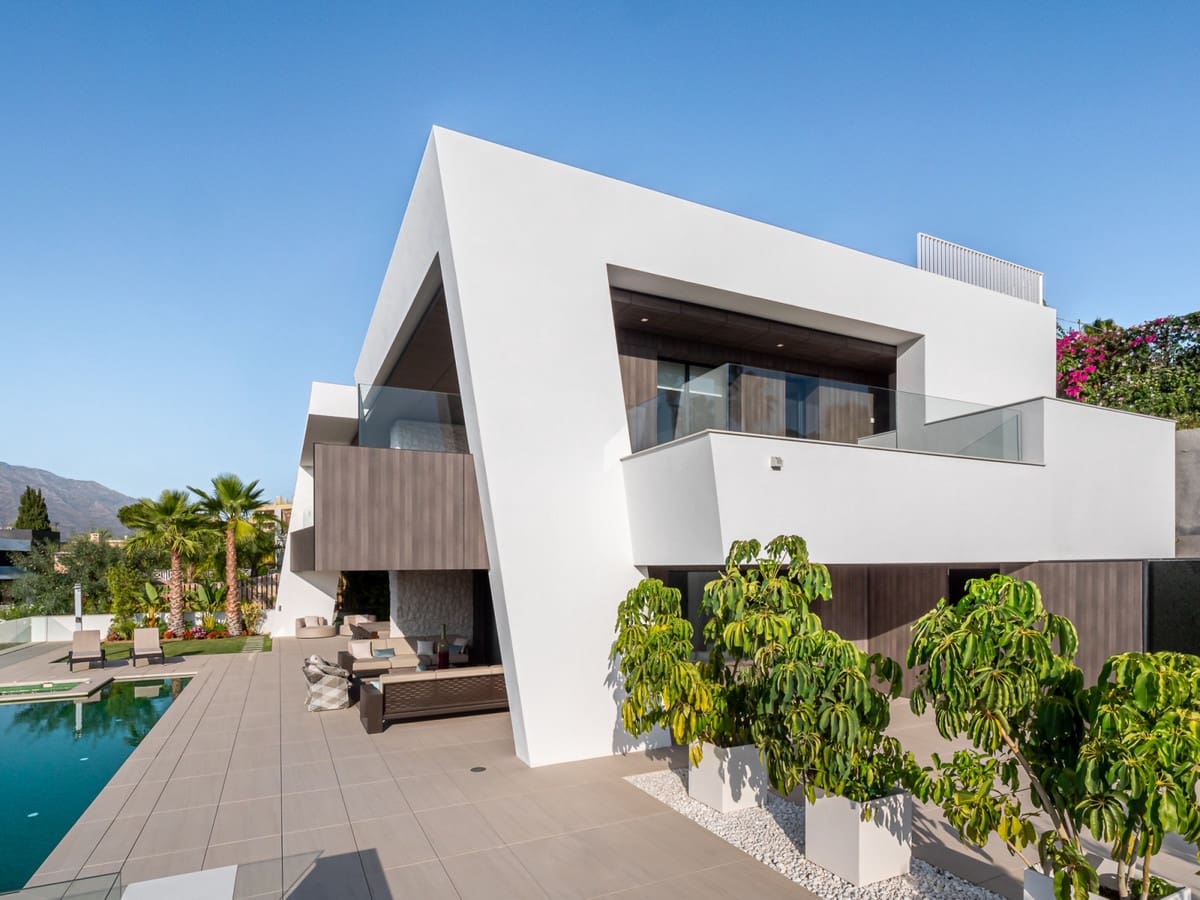 5 slaapkamer Villa te koop in Nueva Andalucia met zwembad garage - € 3.500.000 (Ref: 10001824)