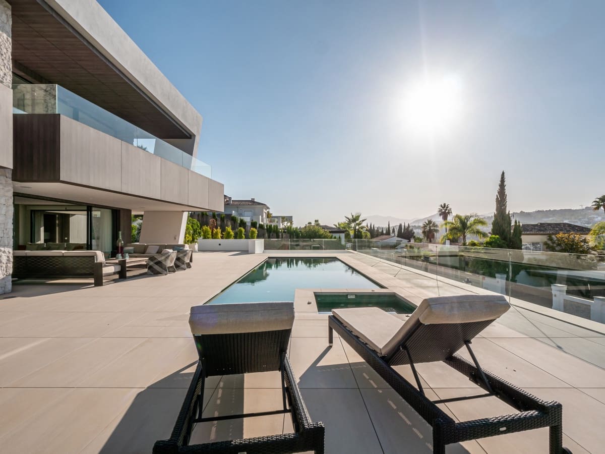 5 slaapkamer Villa te koop in Nueva Andalucia met zwembad garage - € 3.500.000 (Ref: 10001824)