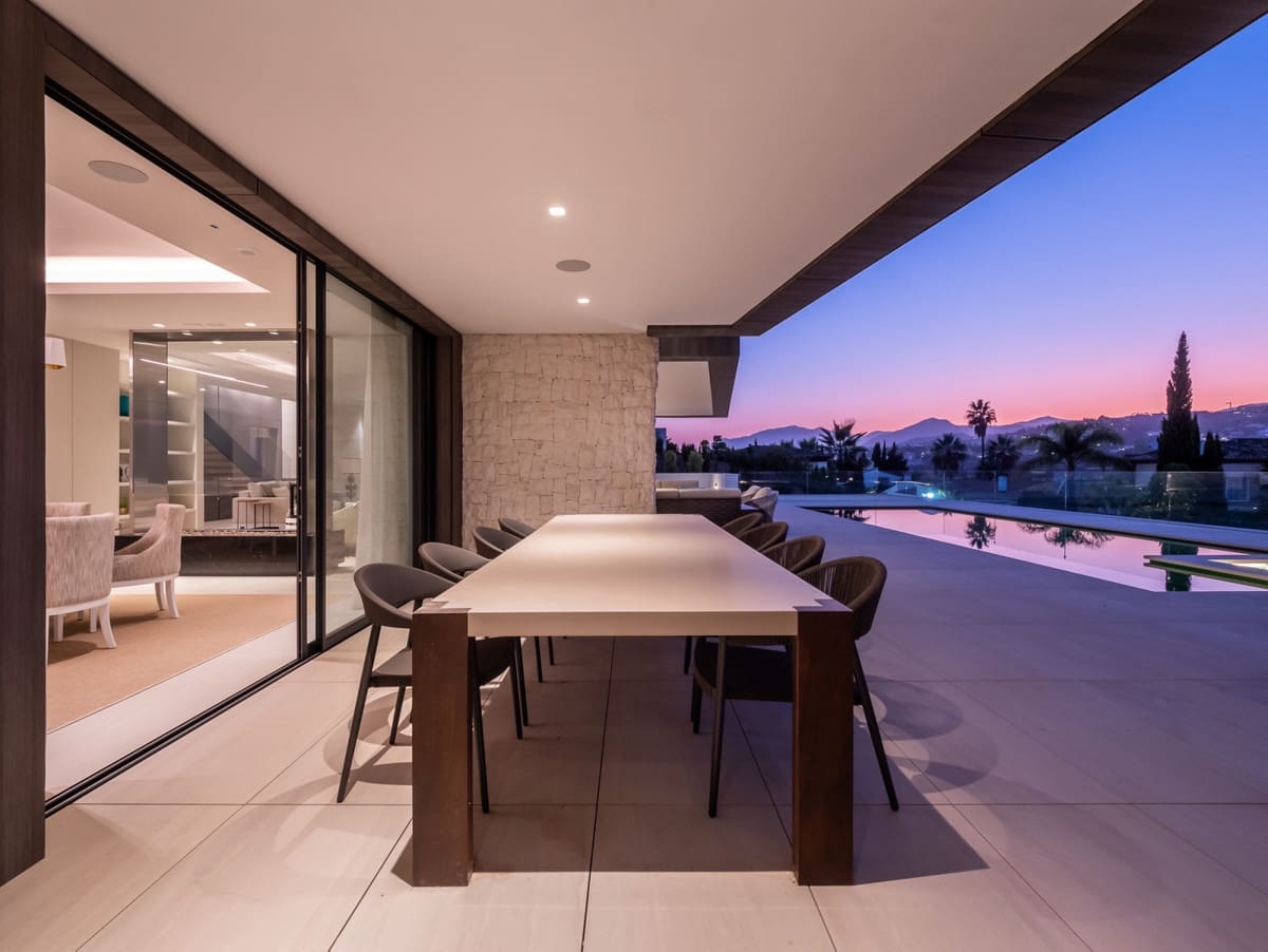 5 slaapkamer Villa te koop in Nueva Andalucia met zwembad garage - € 3.500.000 (Ref: 10001824)
