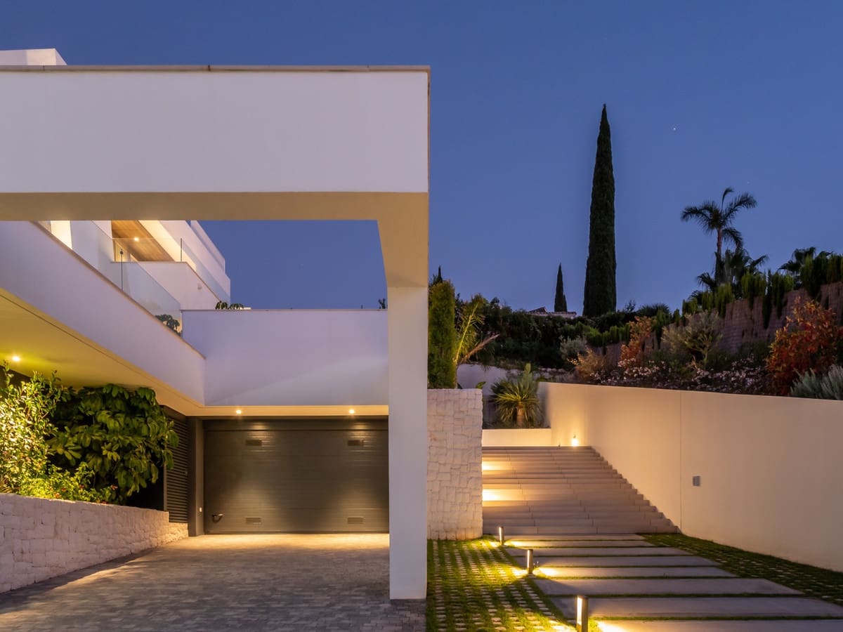 5 slaapkamer Villa te koop in Nueva Andalucia met zwembad garage - € 3.500.000 (Ref: 10001824)