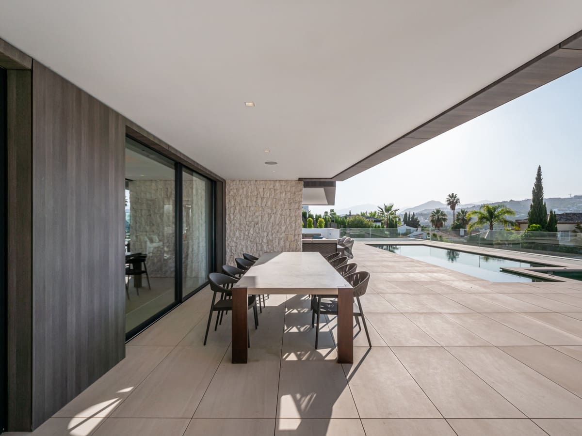5 slaapkamer Villa te koop in Nueva Andalucia met zwembad garage - € 3.500.000 (Ref: 10001824)
