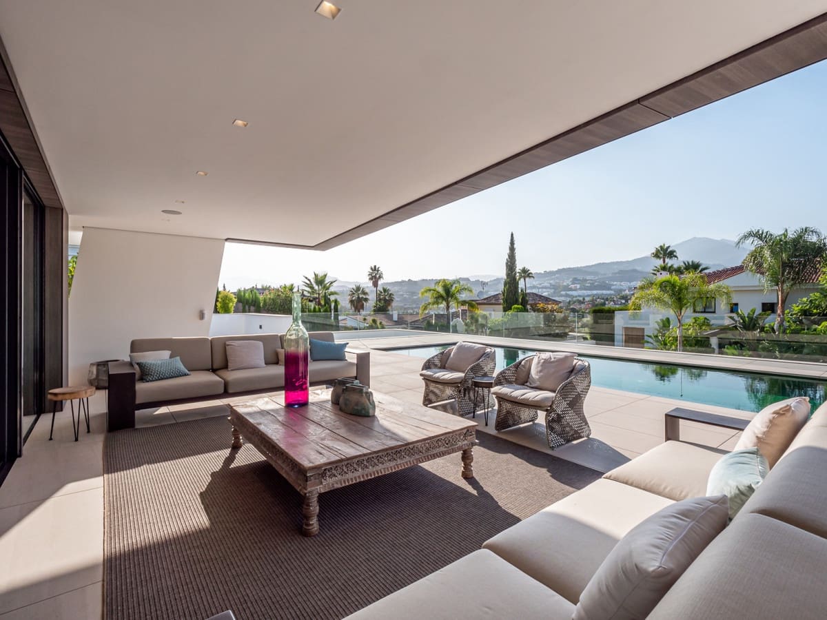 5 slaapkamer Villa te koop in Nueva Andalucia met zwembad garage - € 3.500.000 (Ref: 10001824)