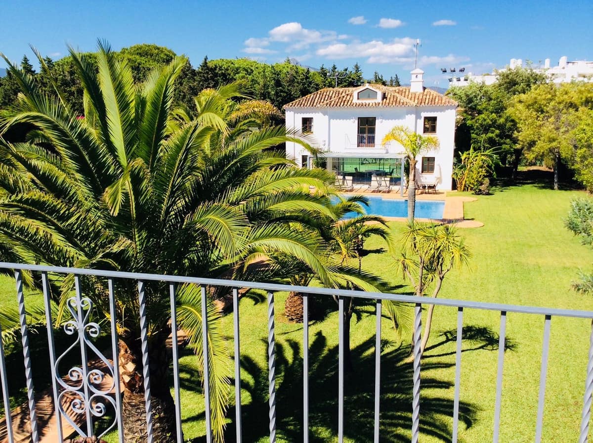 6 Zimmer Villa zu verkaufen in Guadalmina mit Pool Garage - 4.900.000 € (Ref: 10001826)