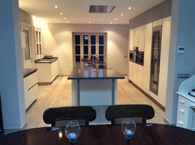 6 Zimmer Villa zu verkaufen in Guadalmina Baja, Marbella mit Pool Garage - 4.900.000 € (Ref: 10001826)