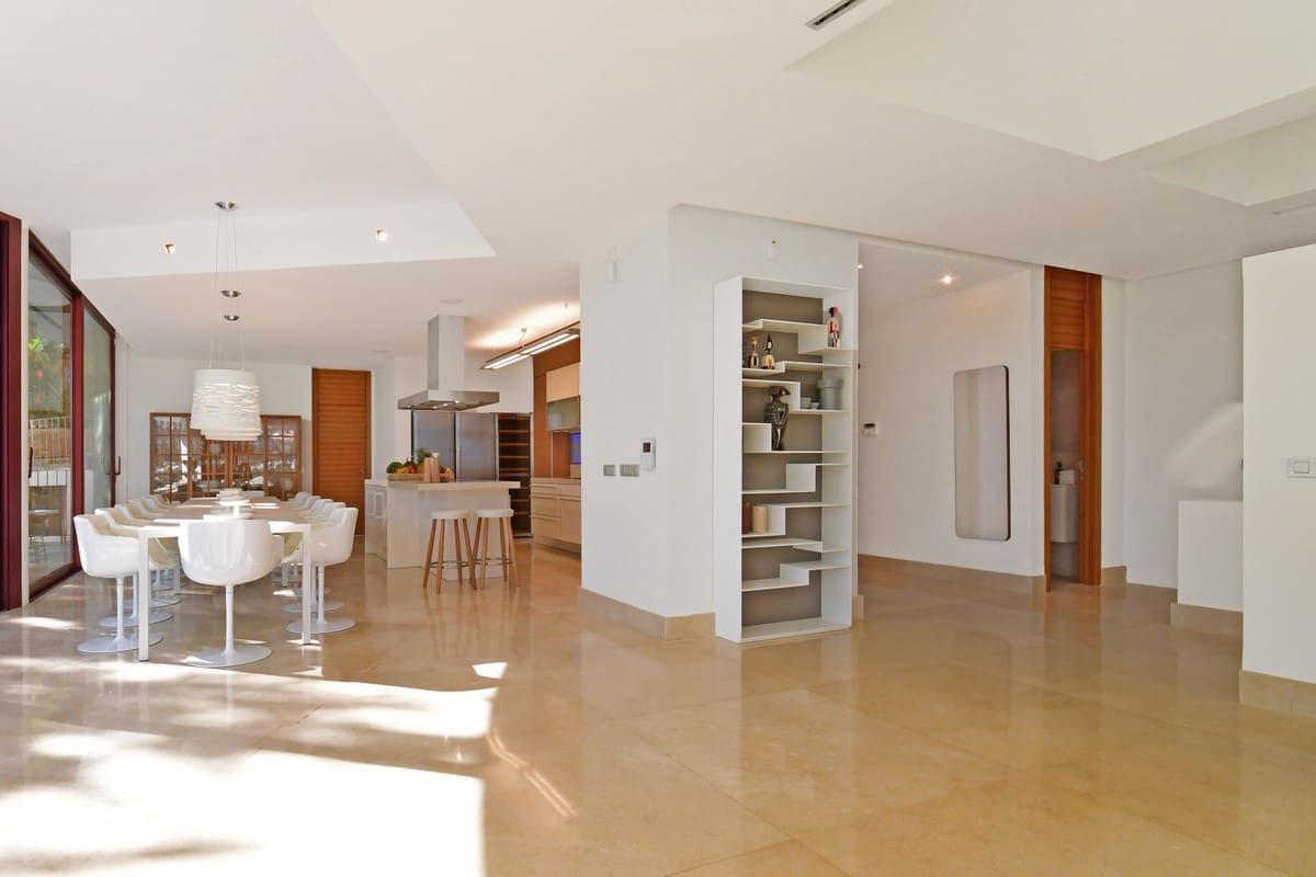 7 soverom Villa til salgs i Nueva Andalucia med svømmebasseng garasje - € 4 400 000 (Ref: 10001827)