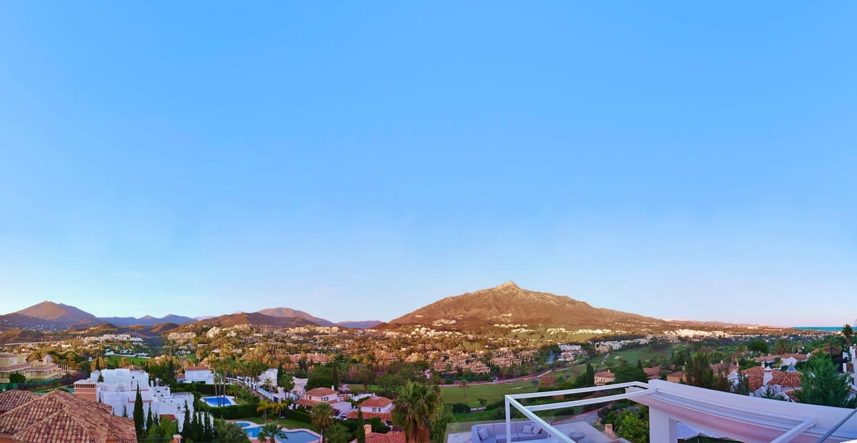 7 soverom Villa til salgs i Nueva Andalucia med svømmebasseng garasje - € 4 400 000 (Ref: 10001827)
