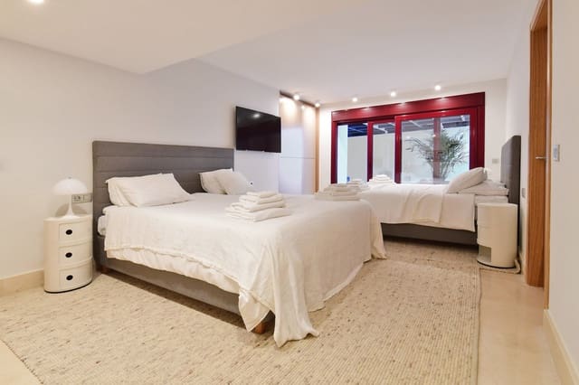 7 soverom Villa til salgs i Nueva Andalucia, Marbella med svømmebasseng garasje - € 4 400 000 (Ref: 10001827)