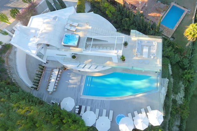 7 soverom Villa til salgs i Nueva Andalucia, Marbella med svømmebasseng garasje - € 4 400 000 (Ref: 10001827)