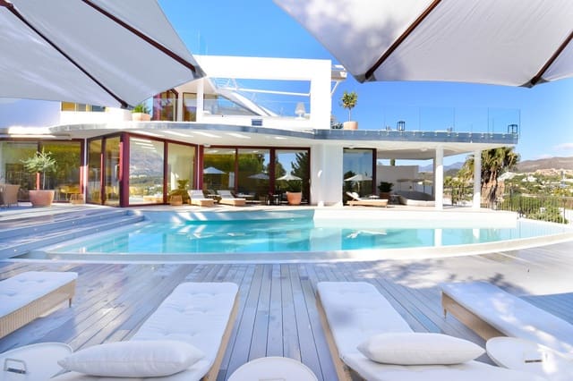 7 soverom Villa til salgs i Nueva Andalucia, Marbella med svømmebasseng garasje - € 4 400 000 (Ref: 10001827)