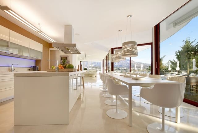7 soverom Villa til salgs i Nueva Andalucia, Marbella med svømmebasseng garasje - € 4 400 000 (Ref: 10001827)