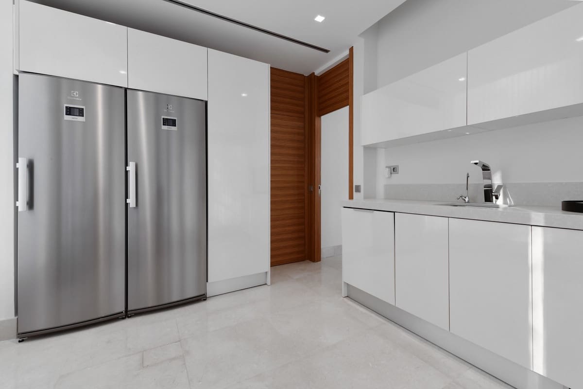 7 soverom Villa til salgs i Nueva Andalucia med svømmebasseng garasje - € 4 400 000 (Ref: 10001827)