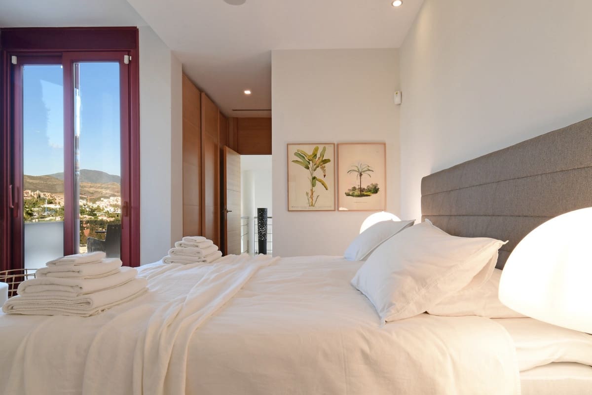 7 soverom Villa til salgs i Nueva Andalucia med svømmebasseng garasje - € 4 400 000 (Ref: 10001827)