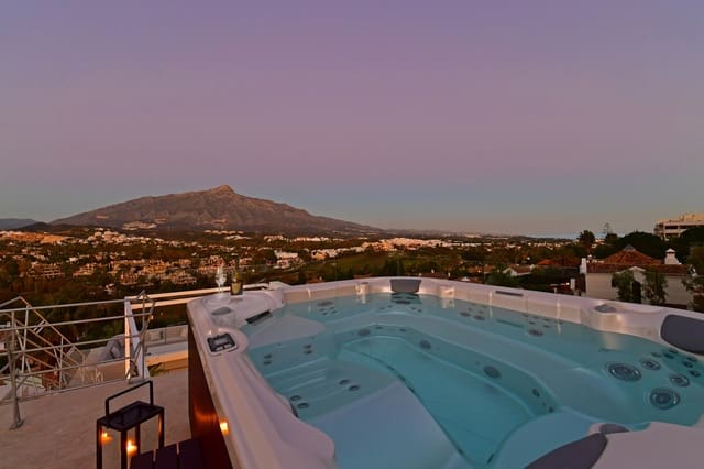 7 soverom Villa til salgs i Nueva Andalucia, Marbella med svømmebasseng garasje - € 4 400 000 (Ref: 10001827)