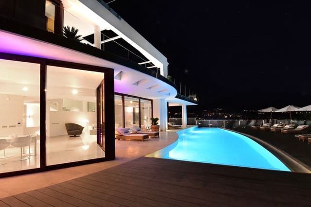 7 soverom Villa til salgs i Nueva Andalucia, Marbella med svømmebasseng garasje - € 4 400 000 (Ref: 10001827)