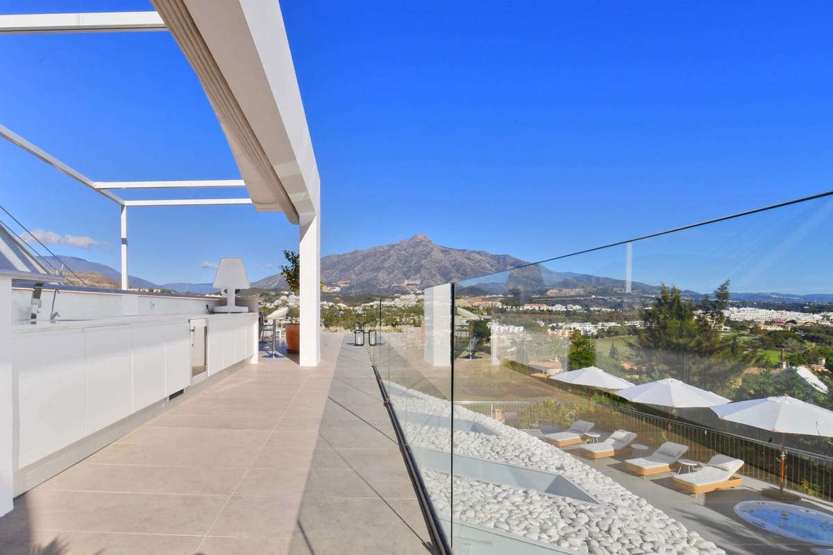 7 soverom Villa til salgs i Nueva Andalucia med svømmebasseng garasje - € 4 400 000 (Ref: 10001827)