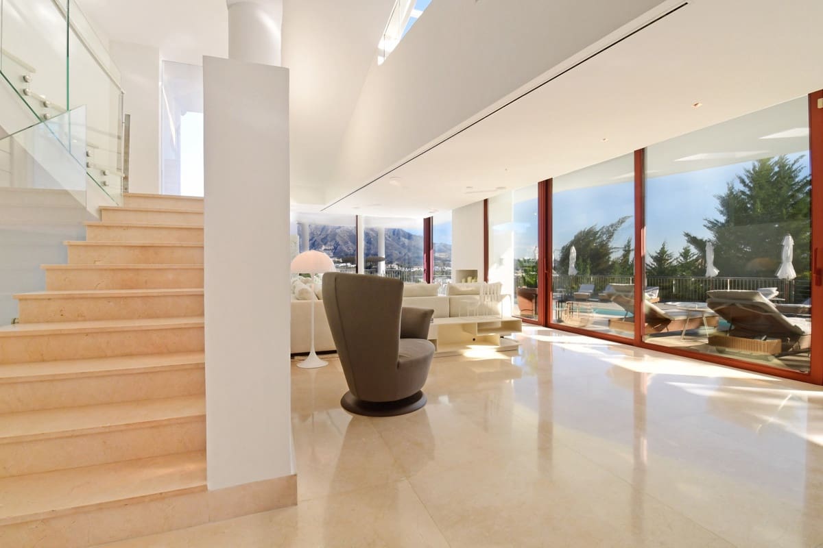 7 soverom Villa til salgs i Nueva Andalucia med svømmebasseng garasje - € 4 400 000 (Ref: 10001827)