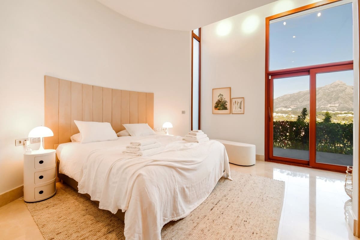 7 soverom Villa til salgs i Nueva Andalucia med svømmebasseng garasje - € 4 400 000 (Ref: 10001827)