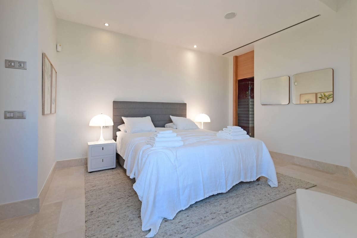 7 soverom Villa til salgs i Nueva Andalucia med svømmebasseng garasje - € 4 400 000 (Ref: 10001827)