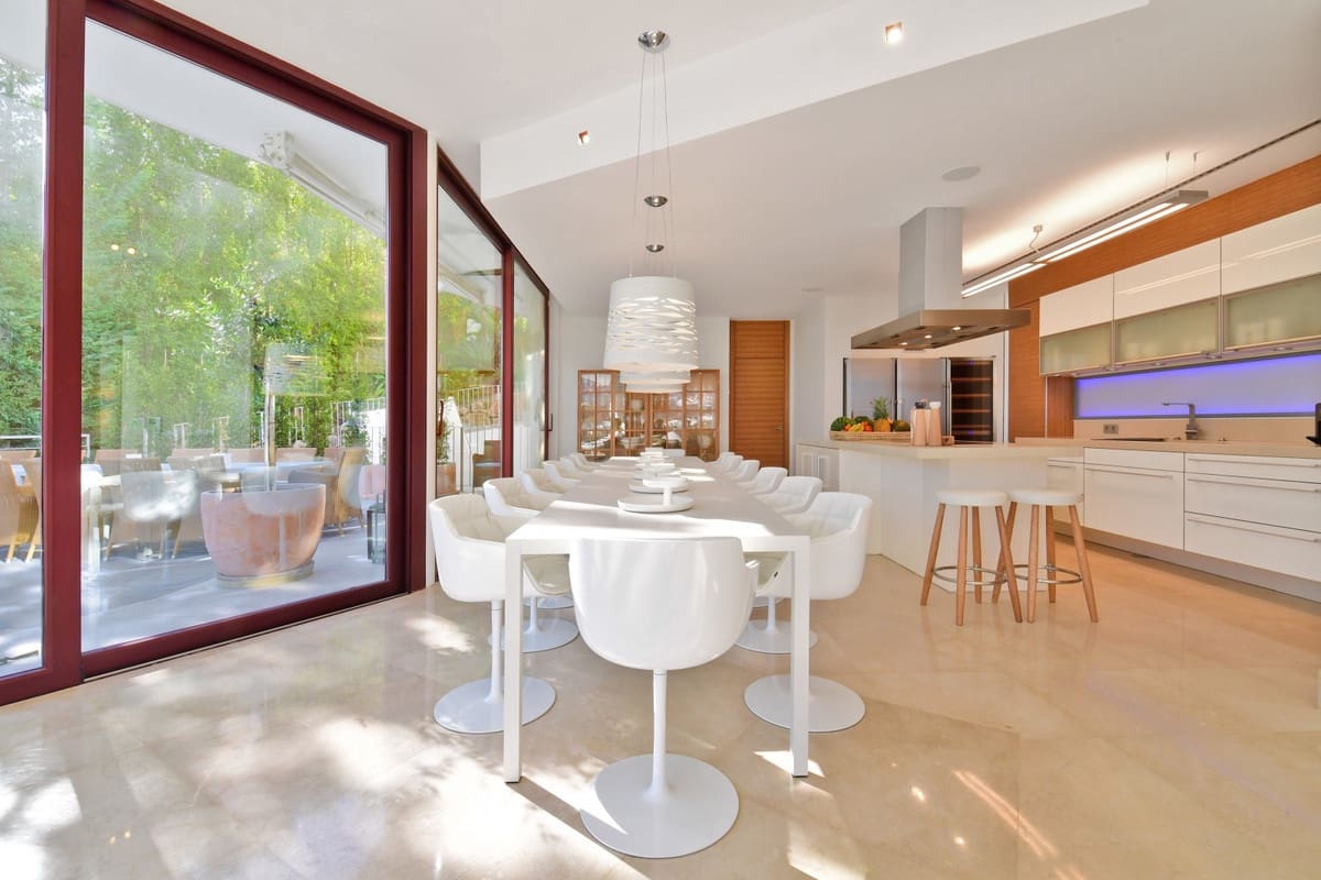 7 soverom Villa til salgs i Nueva Andalucia med svømmebasseng garasje - € 4 400 000 (Ref: 10001827)