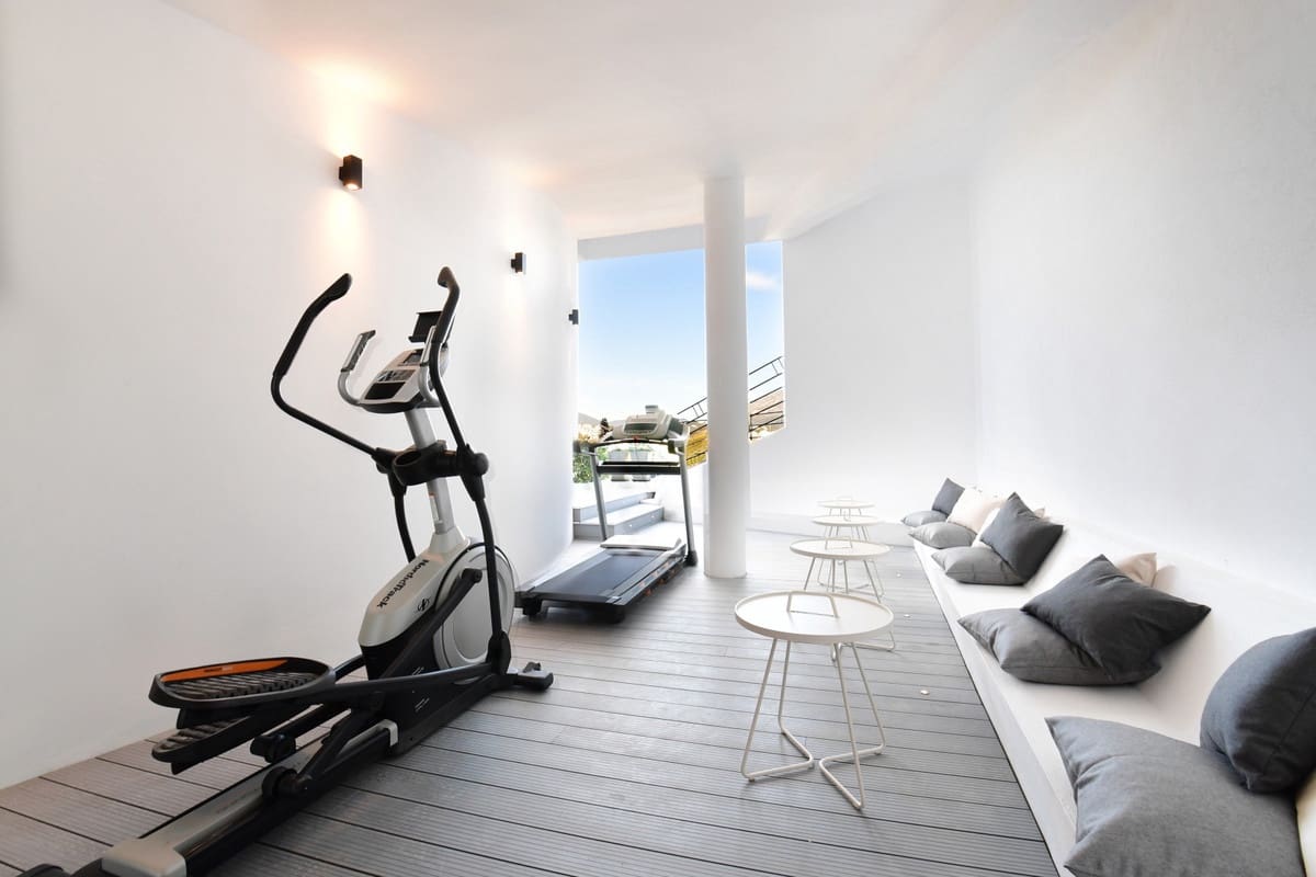 7 soverom Villa til salgs i Nueva Andalucia med svømmebasseng garasje - € 4 400 000 (Ref: 10001827)