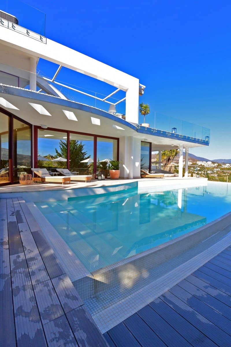 7 soverom Villa til salgs i Nueva Andalucia med svømmebasseng garasje - € 4 400 000 (Ref: 10001827)