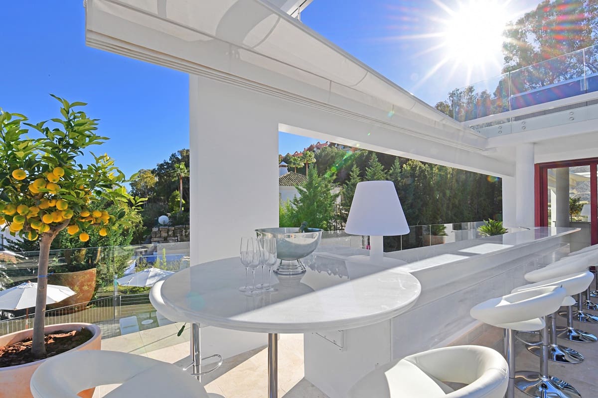 7 soverom Villa til salgs i Nueva Andalucia med svømmebasseng garasje - € 4 400 000 (Ref: 10001827)