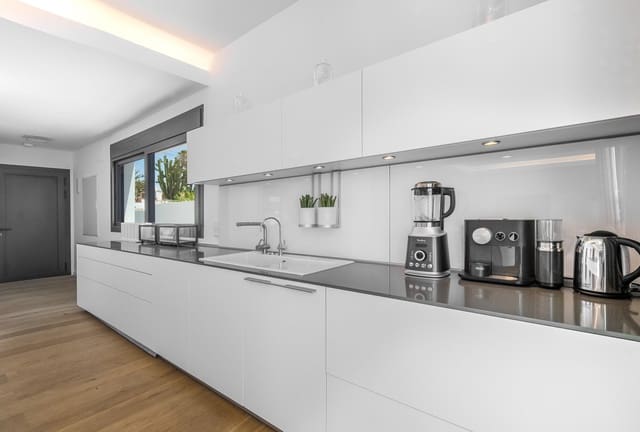 6 slaapkamer Villa te koop in Marbella met zwembad garage - € 6.500.000 (Ref: 10001828)