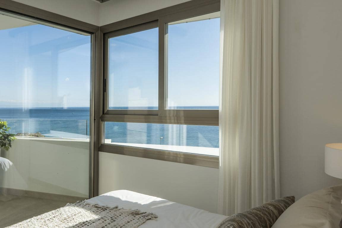 Apartamento de 3 habitaciones en Mijas Costa en venta con piscina garaje - 895.000 € (Ref: 10001832)