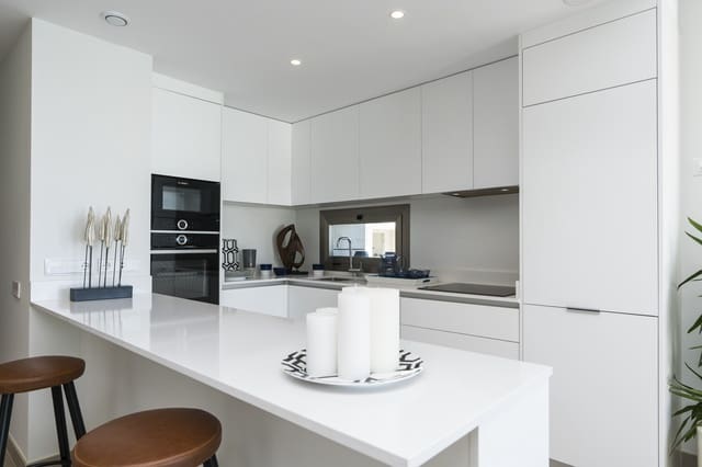 Apartamento de 3 habitaciones en Mijas Costa, Mijas en venta con piscina garaje - 895.000 € (Ref: 10001832)