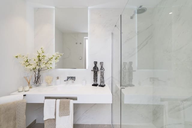 Apartamento de 3 habitaciones en Mijas Costa, Mijas en venta con piscina garaje - 895.000 € (Ref: 10001832)