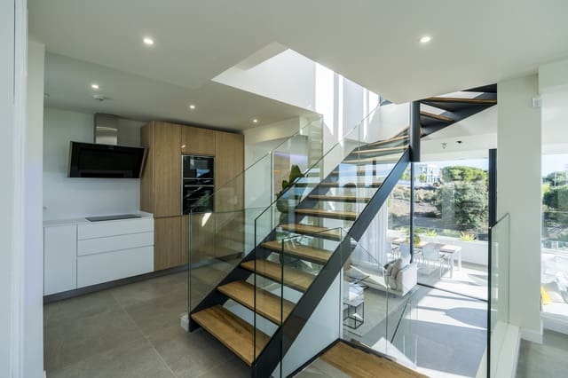 3 sypialnia Willa na sprzedaż w Marbella z basenem garażem - 980 000 € (Ref: 10001833)