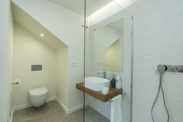 3 sypialnia Willa na sprzedaż w Marbella z basenem garażem - 980 000 € (Ref: 10001833)
