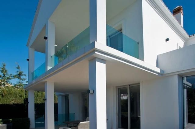 4 sypialnia Willa na sprzedaż w Marbella z basenem garażem - 1 995 000 € (Ref: 10001841)