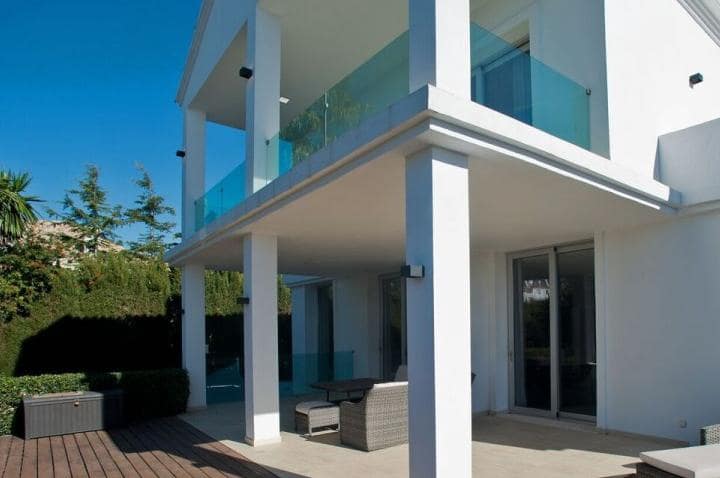 4 sypialnia Willa na sprzedaż w Marbella z basenem garażem - 1 995 000 € (Ref: 10001841)