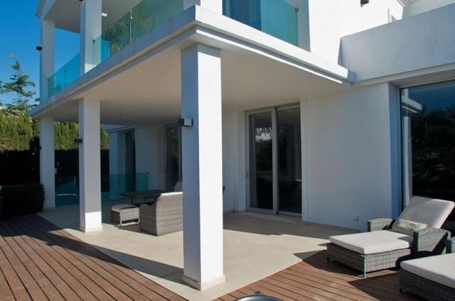 4 sypialnia Willa na sprzedaż w Marbella z basenem garażem - 1 995 000 € (Ref: 10001841)