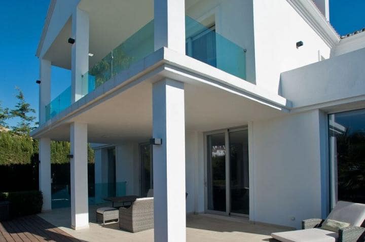 4 sypialnia Willa na sprzedaż w Marbella z basenem garażem - 1 995 000 € (Ref: 10001841)