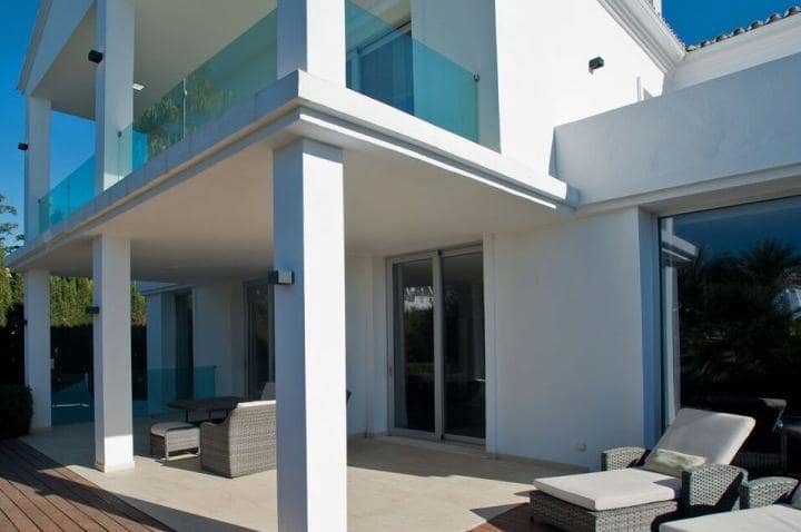 4 sypialnia Willa na sprzedaż w Marbella z basenem garażem - 1 995 000 € (Ref: 10001841)