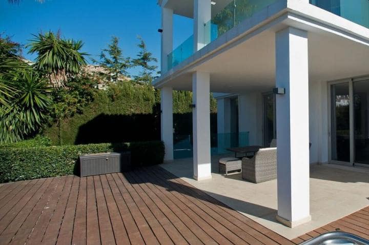 4 sypialnia Willa na sprzedaż w Marbella z basenem garażem - 1 995 000 € (Ref: 10001841)