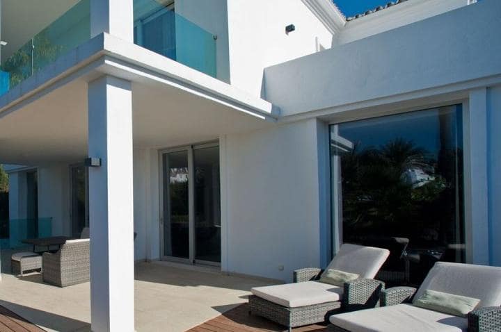 4 sypialnia Willa na sprzedaż w Marbella z basenem garażem - 1 995 000 € (Ref: 10001841)