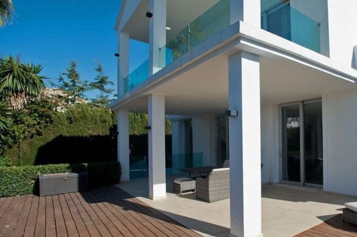 4 sypialnia Willa na sprzedaż w Marbella z basenem garażem - 1 995 000 € (Ref: 10001841)