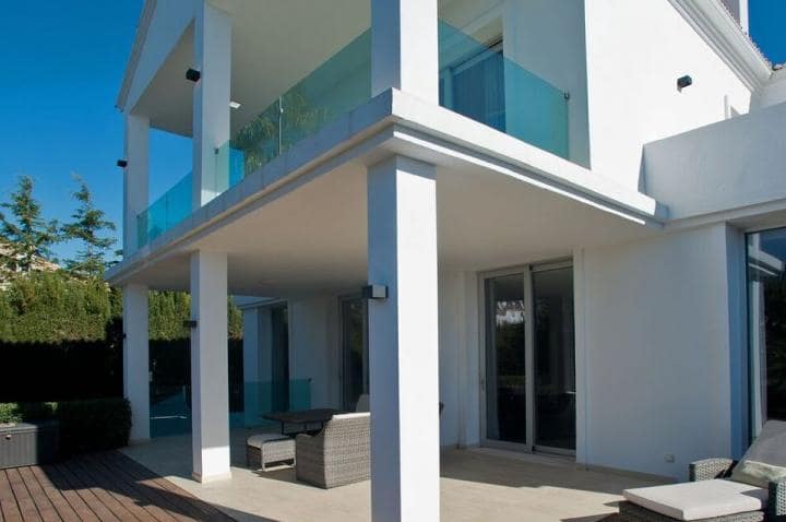 4 sypialnia Willa na sprzedaż w Marbella z basenem garażem - 1 995 000 € (Ref: 10001841)