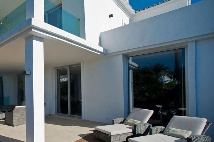 4 sypialnia Willa na sprzedaż w Marbella z basenem garażem - 1 995 000 € (Ref: 10001841)