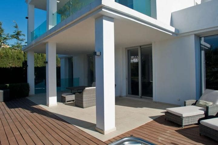 4 sypialnia Willa na sprzedaż w Marbella z basenem garażem - 1 995 000 € (Ref: 10001841)